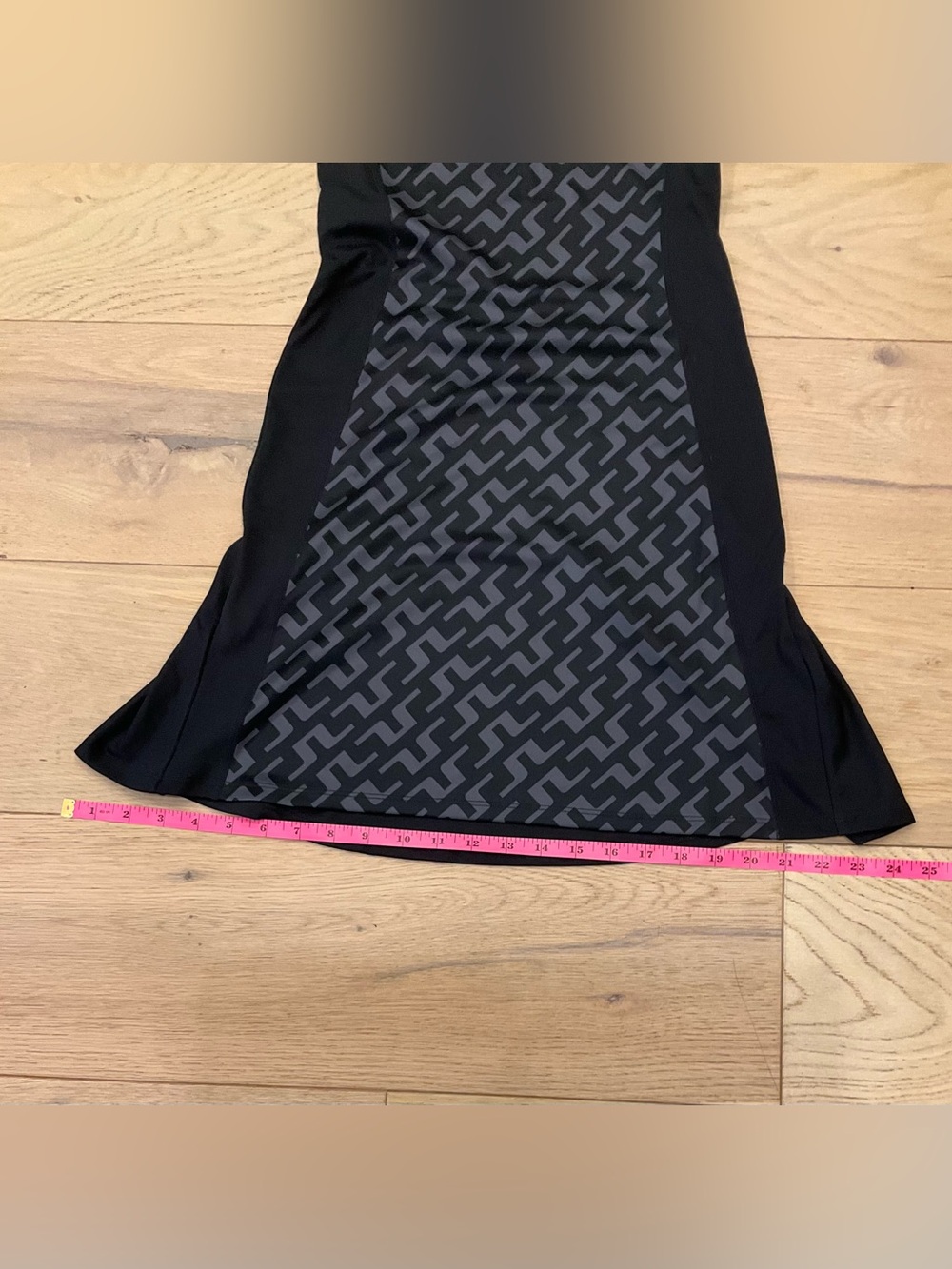 J Lindeberg golf dress with back pocket - Picture 5 of 5